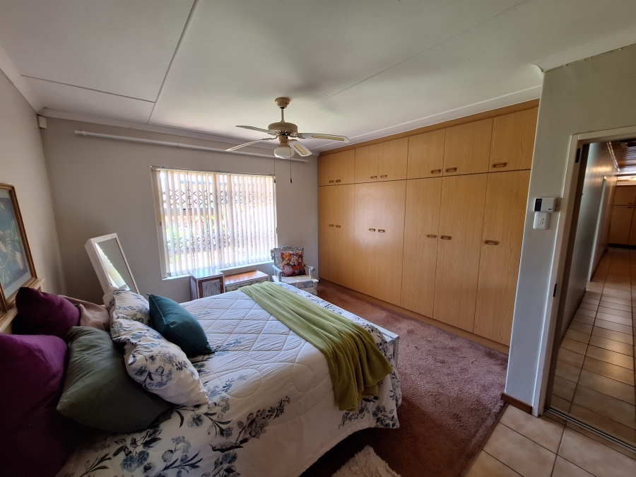 4 Bedroom Property for Sale in Wavecrest Eastern Cape